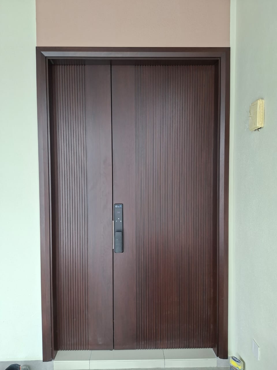 Pintu Utama Kayu